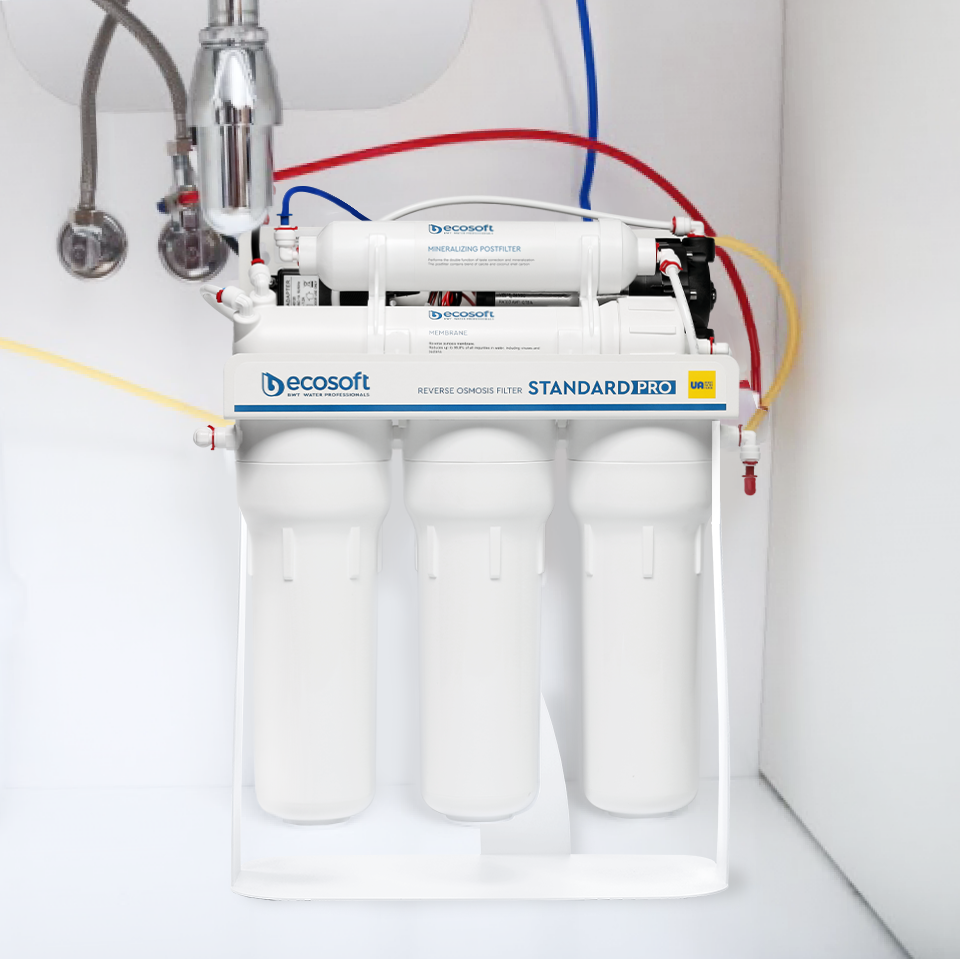 STANDARD PRO reverse osmosis filter with mineralization and pump on metal rack