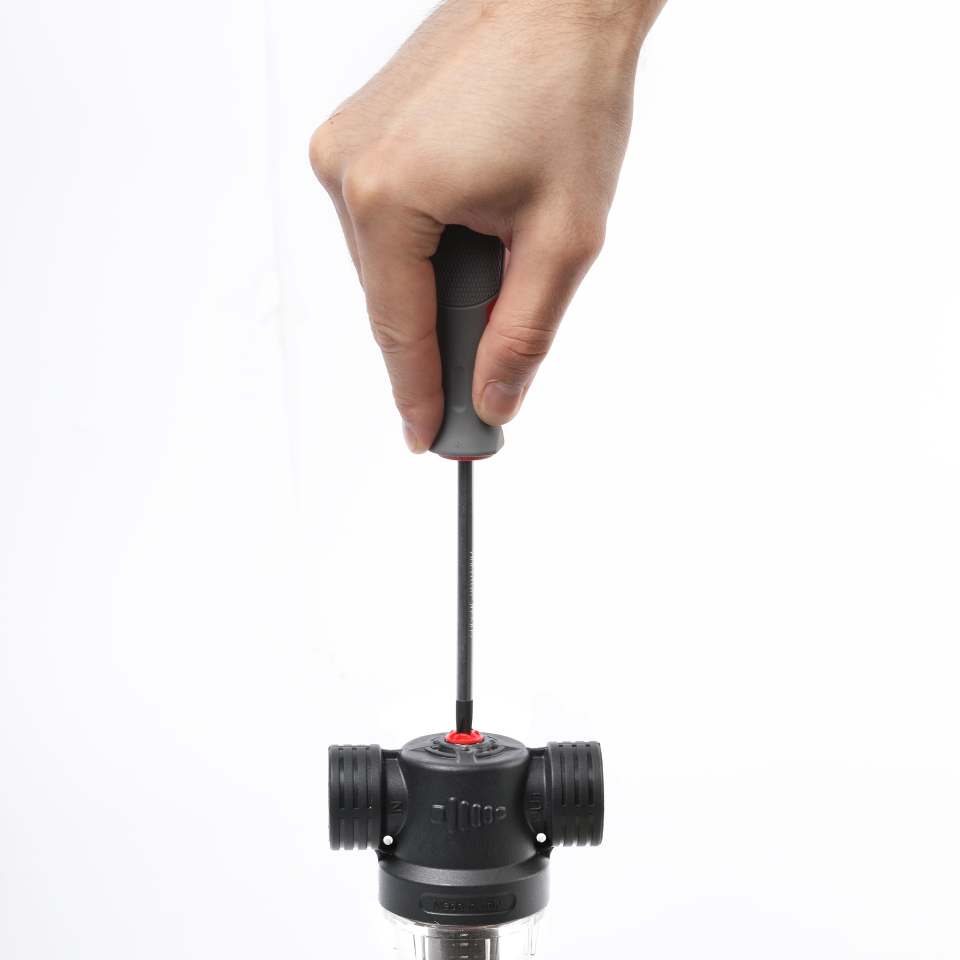 Self-Cleaning SAN filter with 304 stainless steel mesh cartridges. ½" F